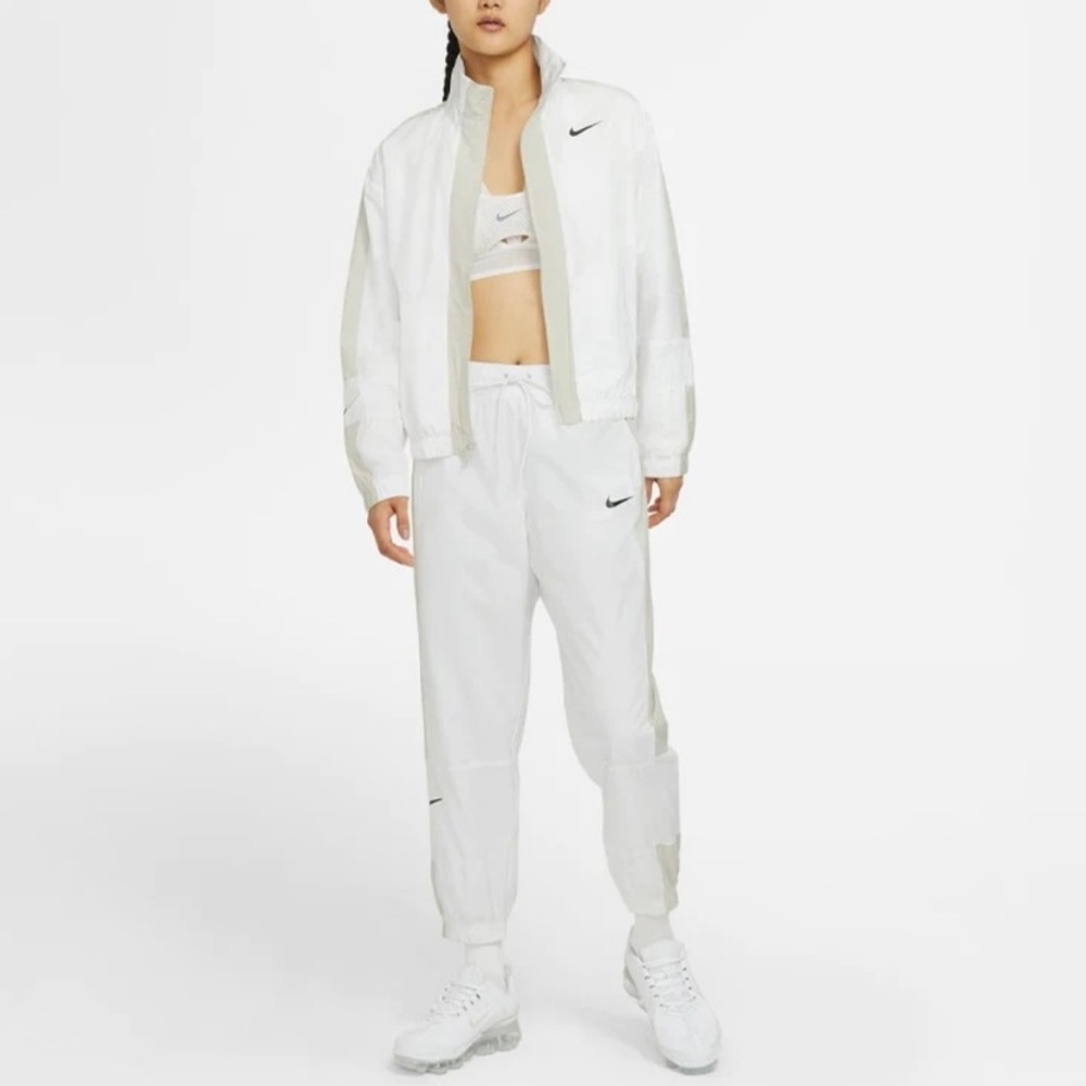 NWOT Nike Swoosh windbreaker jacket